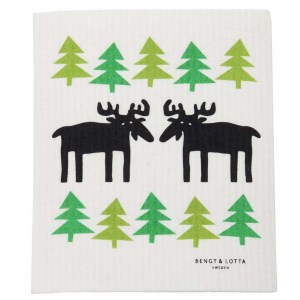Dishcloth-Moose-in-Forest-WP-600x600